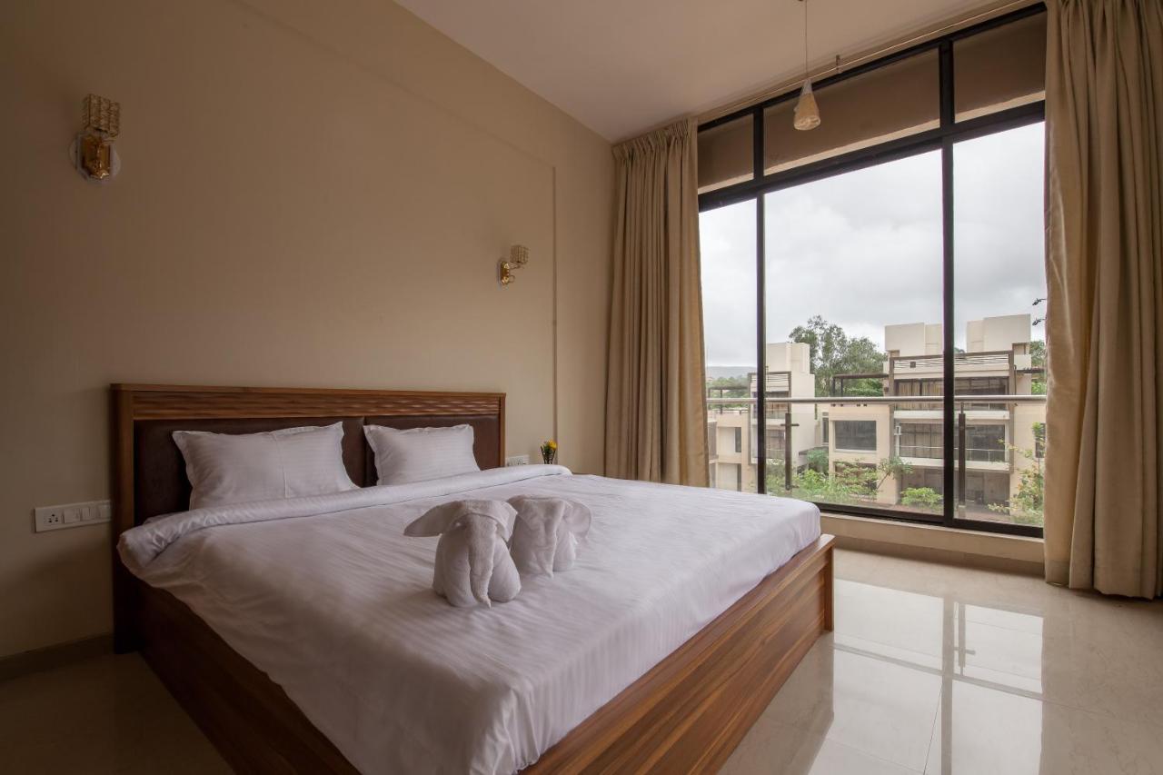 Stayvista'S Greenwoods Villa 10 - City-Center Villa With Private Pool, Terrace, Lift & Carrom Board Lonavala Exterior photo